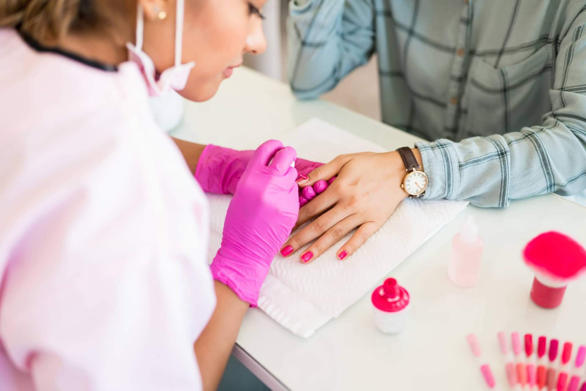 3 Gewohnheiten, die deine Maniküristin heimlich nerven – aber nie ansprechen würde — Stil