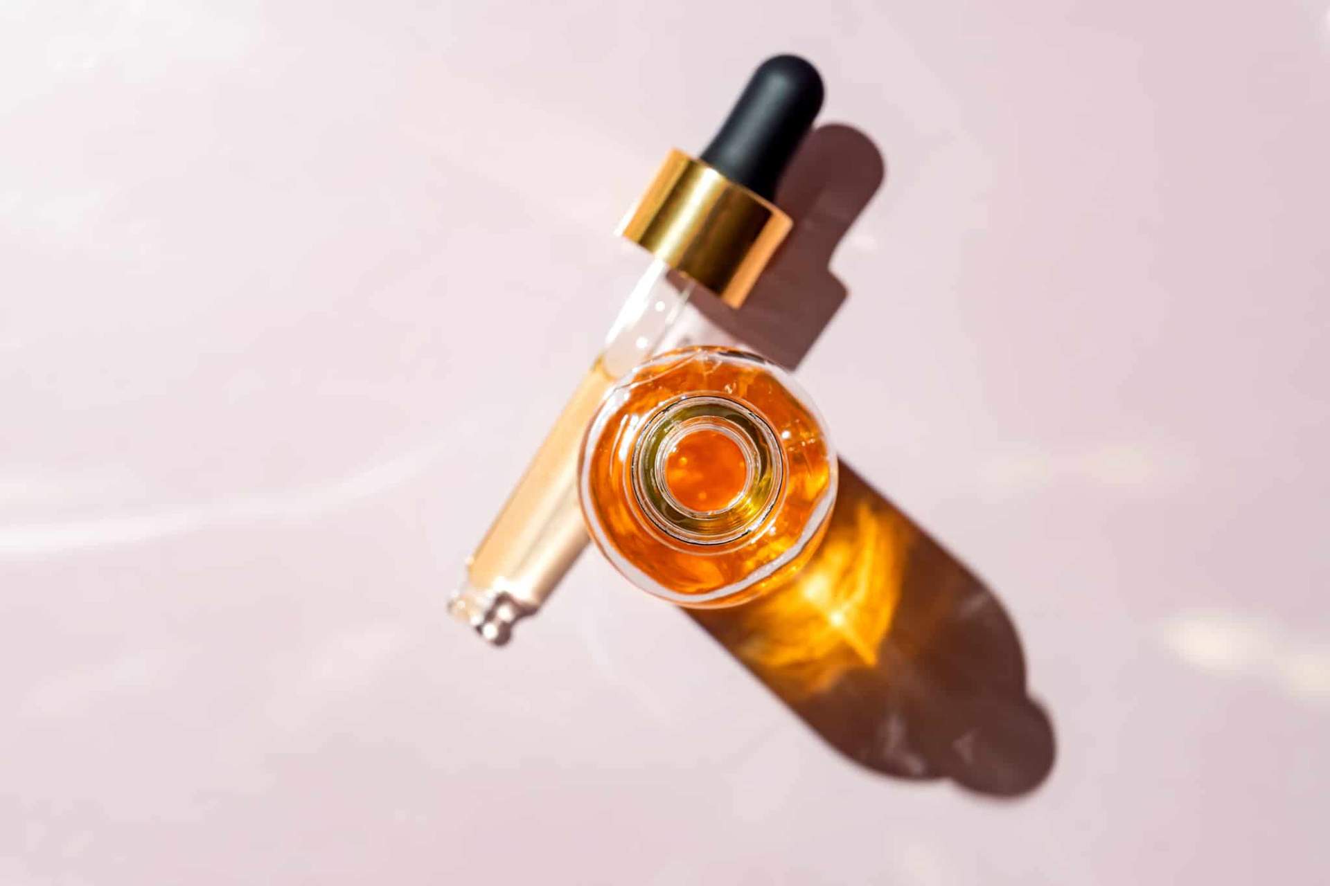 Du benutzt Retinol und rauchst? So schadest du deiner Haut — Gesicht