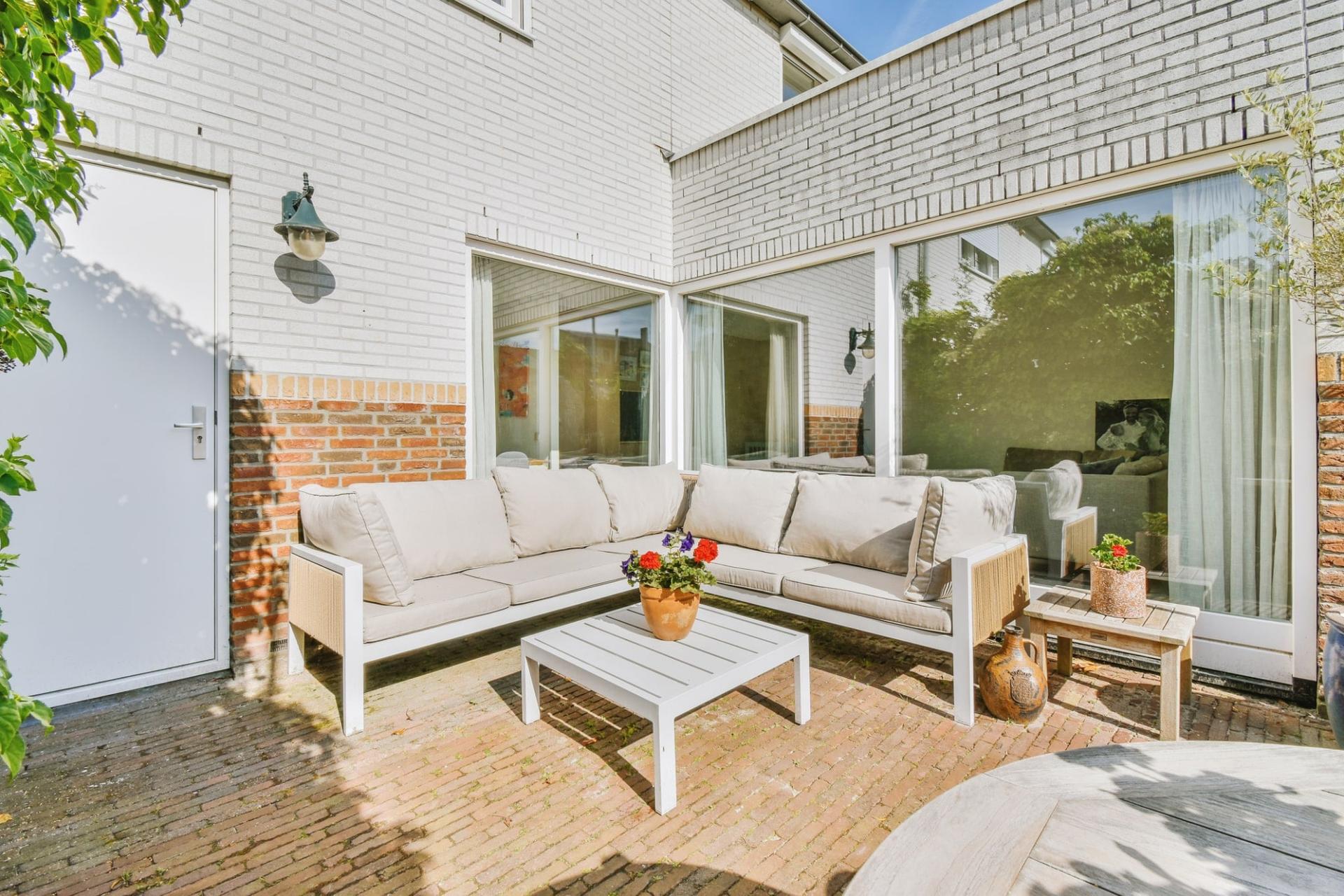 So reinigst du deine Gartenmöbel effektiv von Pollen — Garten & Terrasse