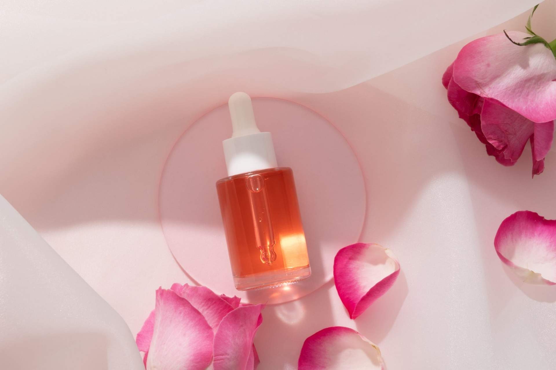 L’huile secrète de l’été pour une peau éclatante : un visage ferme et lumineux — Style