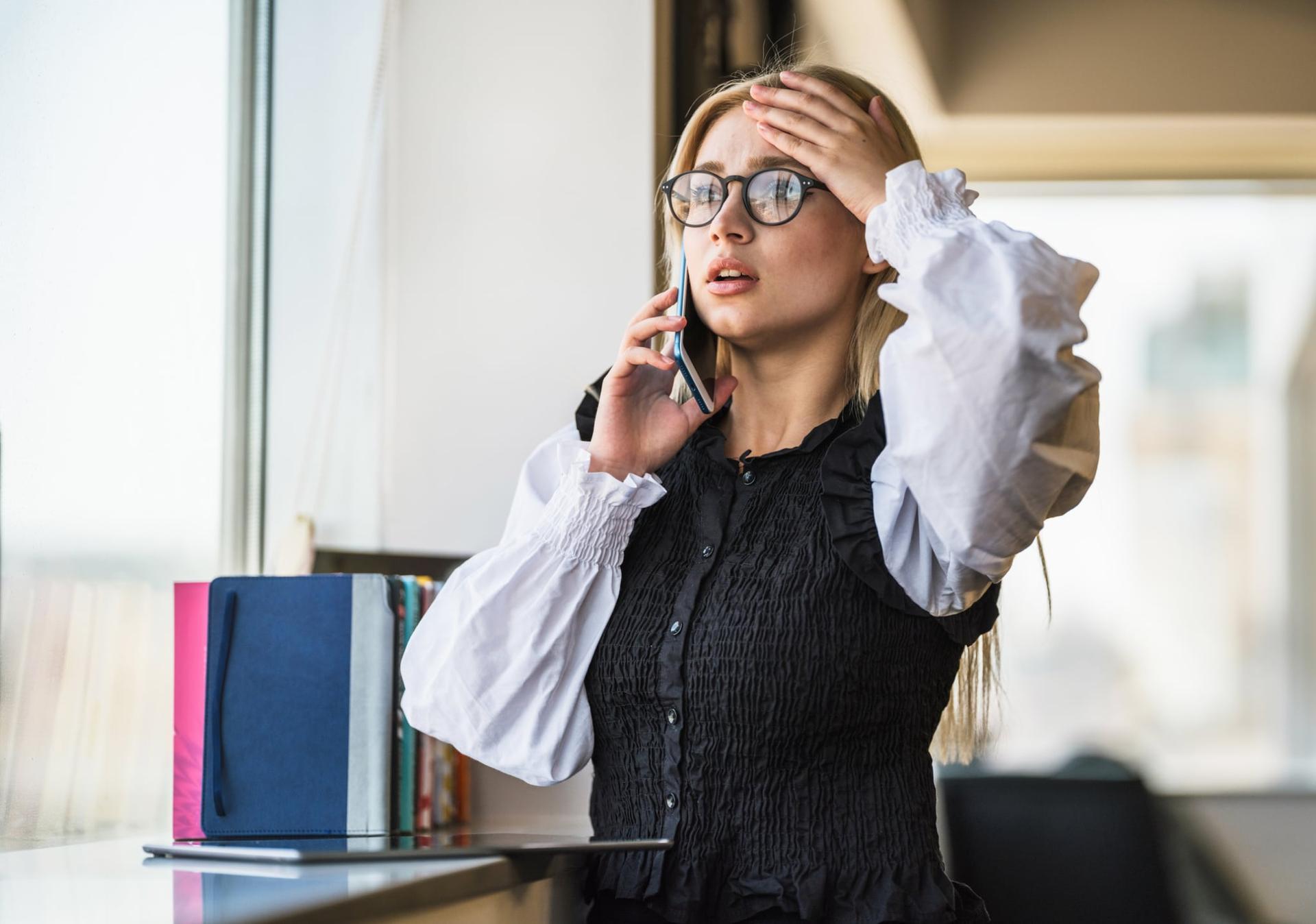 «Una señora abrazaba constantemente a los compañeros jóvenes» - Las quejas más insólitas de RRHH — Estilo de vida