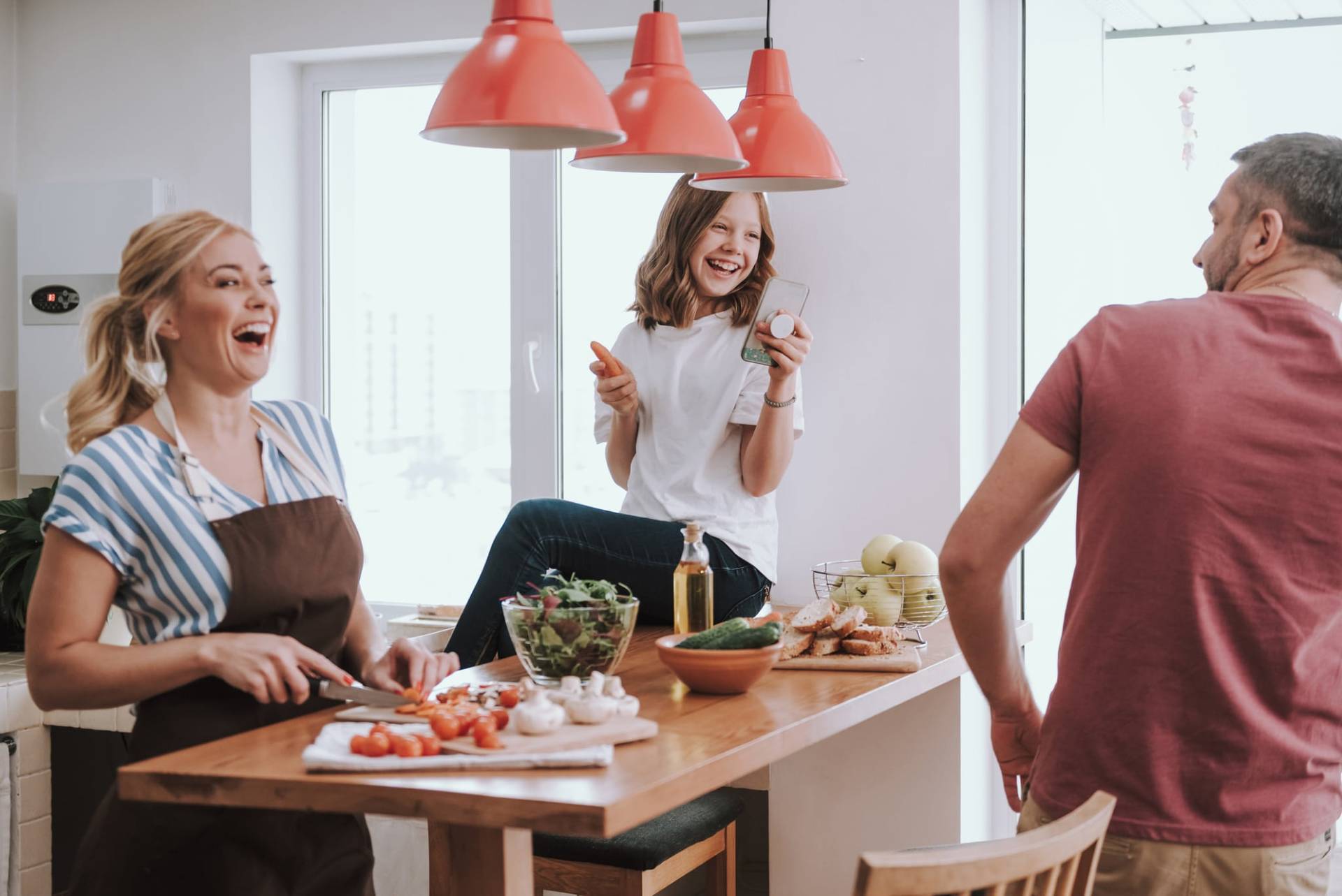 « Maman cache de l’herbe dans le placard de la cuisine » - Parents, pour quelles raisons hilarantes avez-vous été convoqués à l’école ?