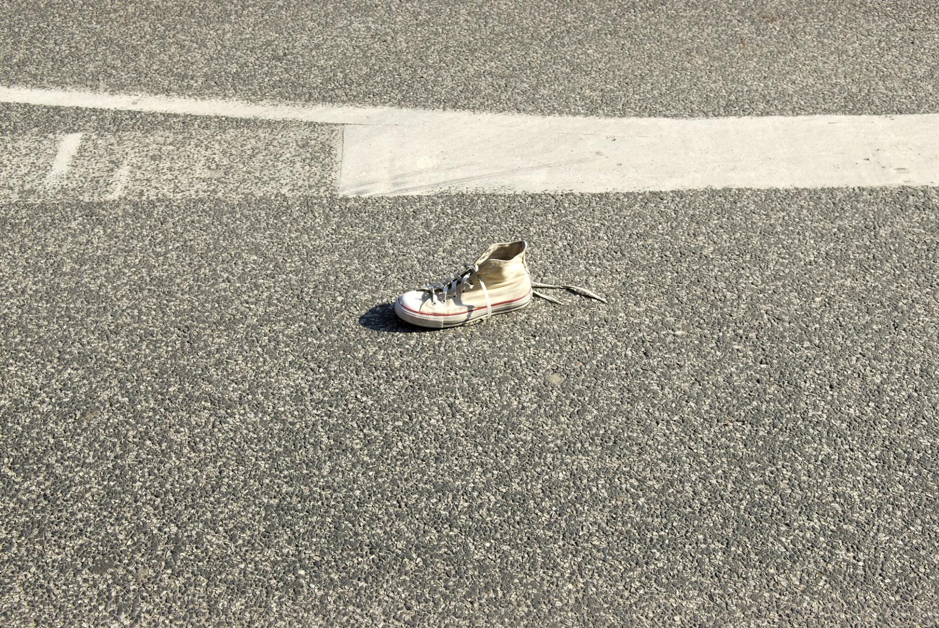 ¿Por qué siempre vemos un solo zapato tirado en la calle? El misterio tiene respuesta — Ocio