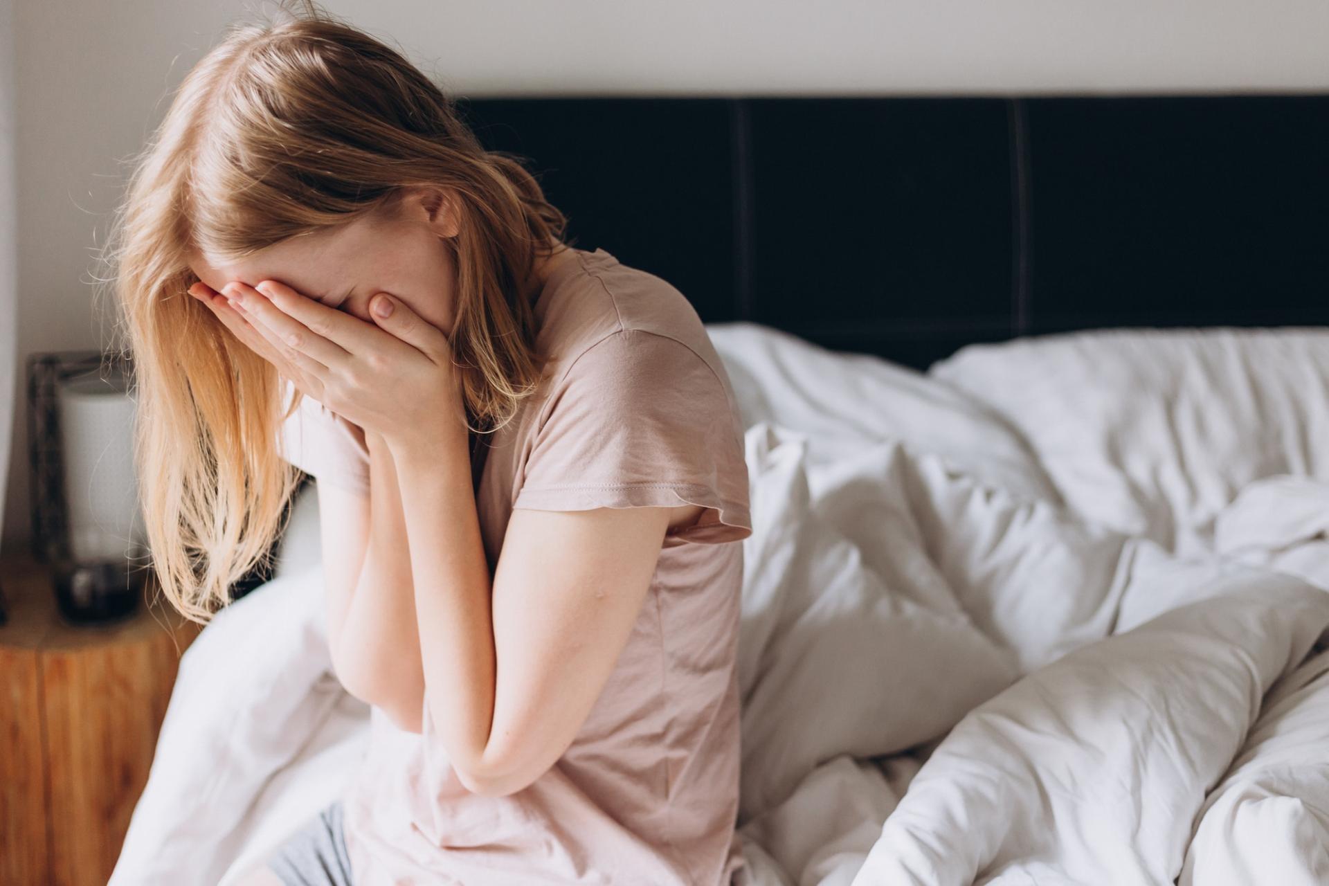 Kopfschmerzen beim Aufwachen: Diese heimtückischen Ursachen stecken oft dahinter — Gesundheit