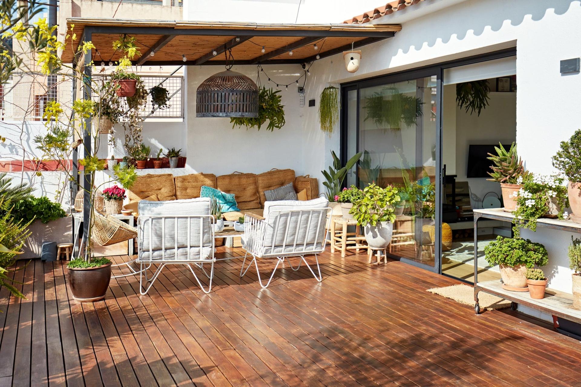 DIY Luxus-Terrasse: 4 spektakuläre Ideen für ein knappes Budget
