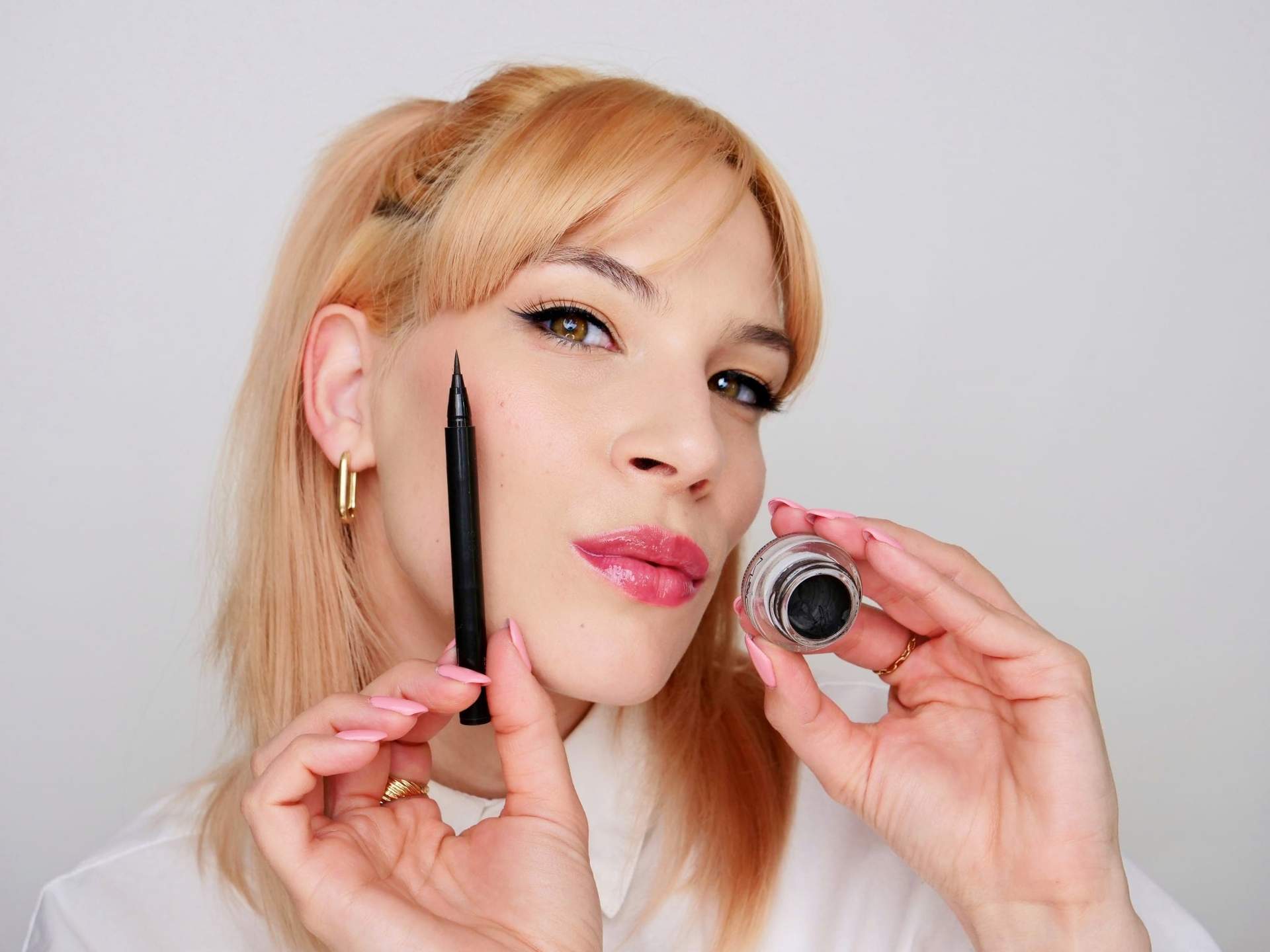 Come tracciare una linea di eyeliner perfetta da sola – I trucchi della make-up artist — Viso