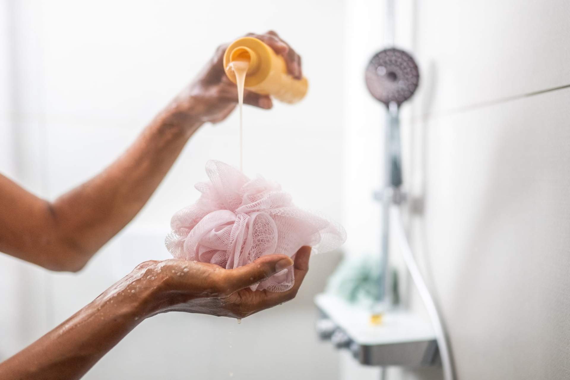Luffa, Waschhandschuh oder Schwamm: Womit reinigst du dich beim Baden am besten? — Stil