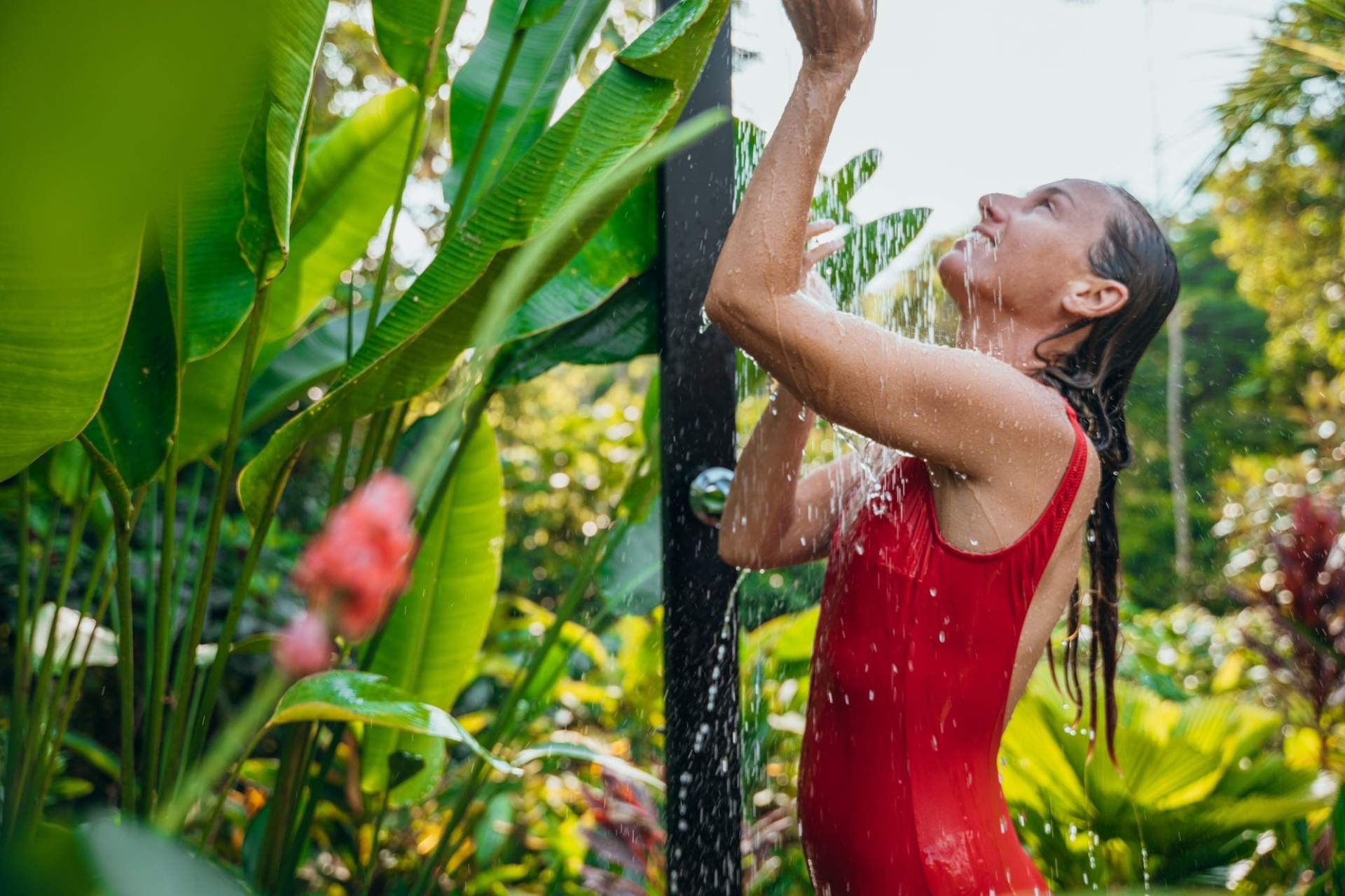 A volte non si ha una piscina in casa – ma rinfrescarsi è possibile in modi economici e creativi — Giardino e terrazza
