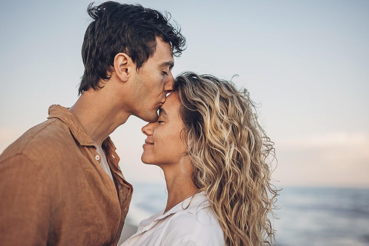 Ecco qual è il linguaggio d'amore del tuo partner secondo il suo segno zodiacale — Lifestyle
