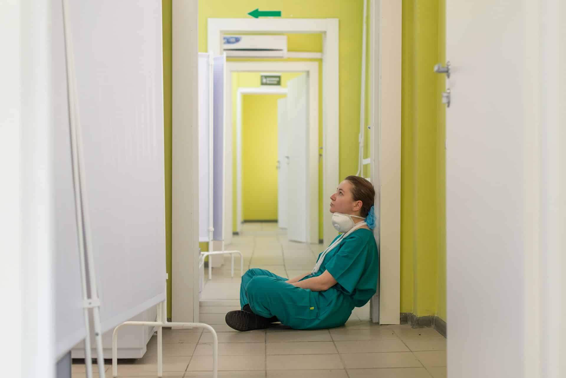 «La mamma ha portato il pranzo per giorni alla figlia morta» - Medici raccontano reazioni surreali alla notizia di un decesso — Lifestyle