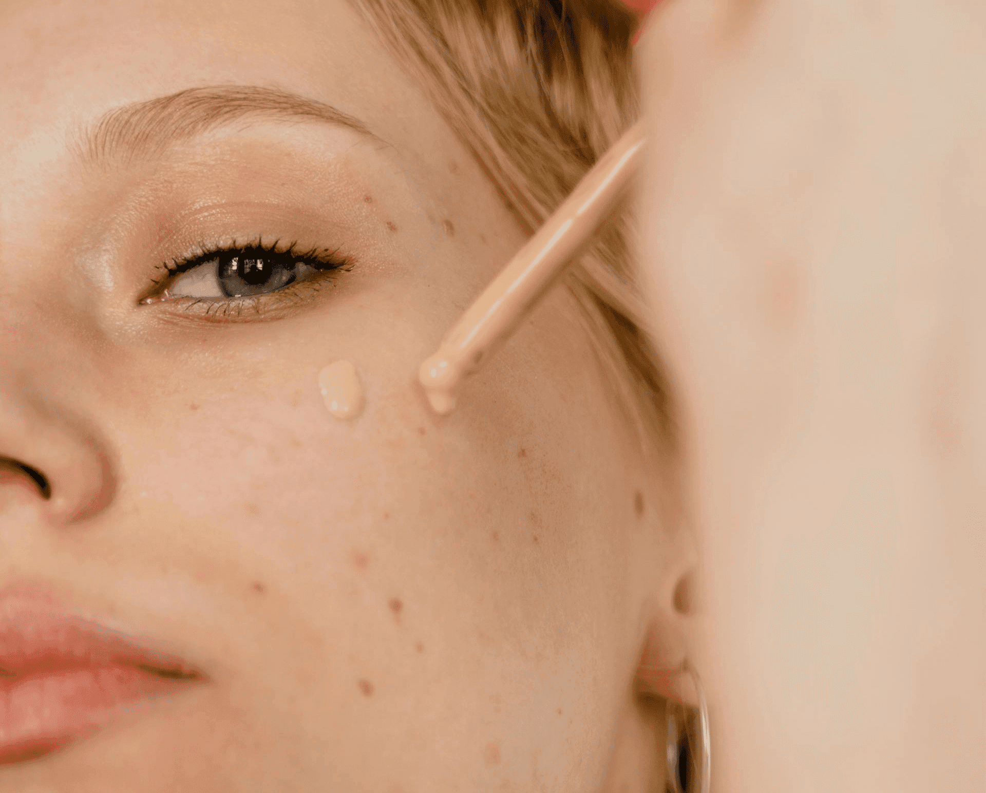 Con questo trucco potrai dimenticare per sempre il fondotinta che si accumula e fa grumi — Viso