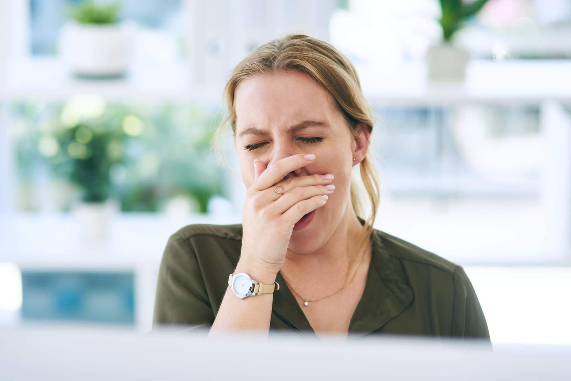 Vous bâillez constamment et vous êtes somnolent pendant la journée ? Les experts expliquent quand c'est dangereux — Santé