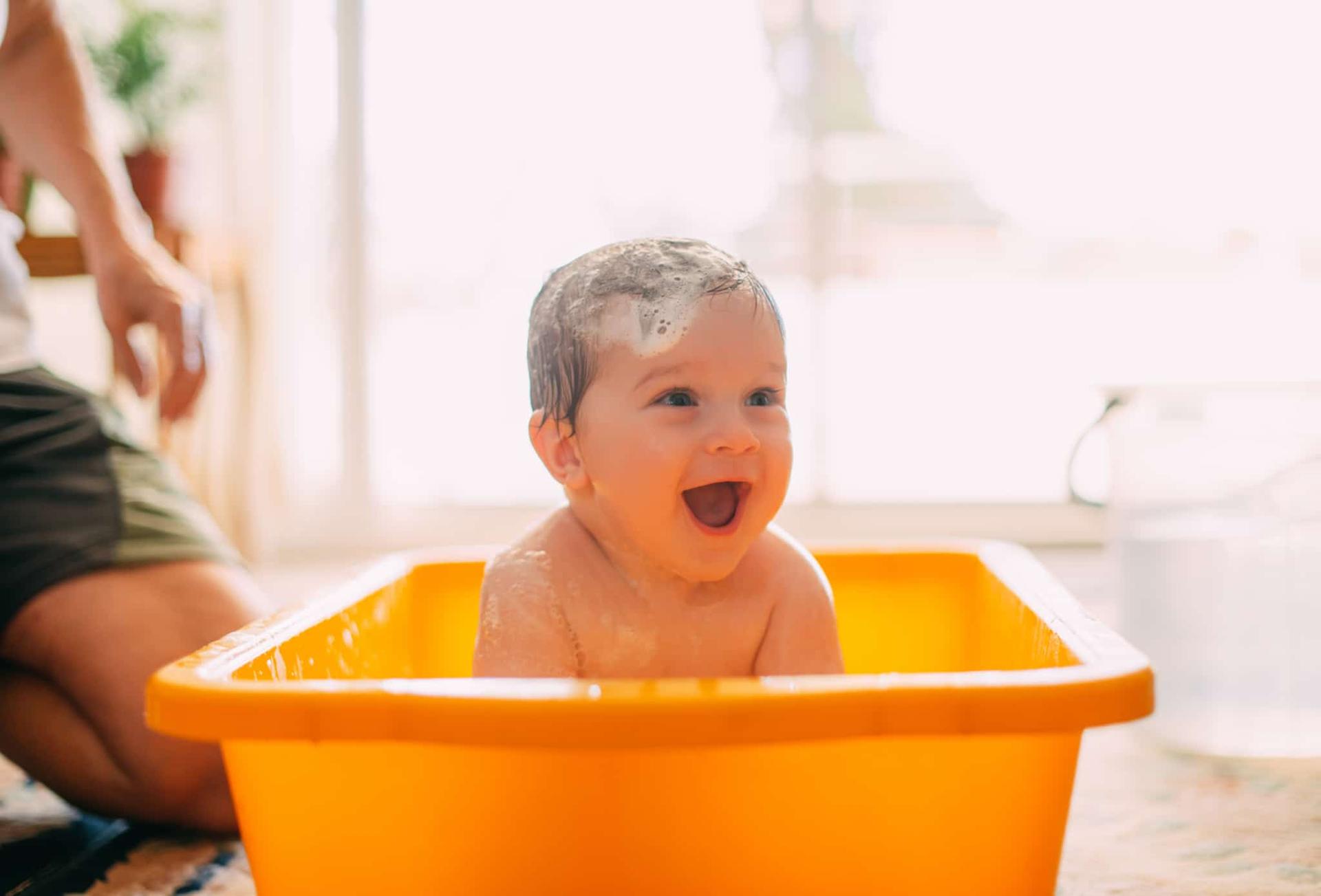 Schmuckreinigung, Fensterpflege: 10 kreative Verwendungsmöglichkeiten von Babyshampoo — Haushalt