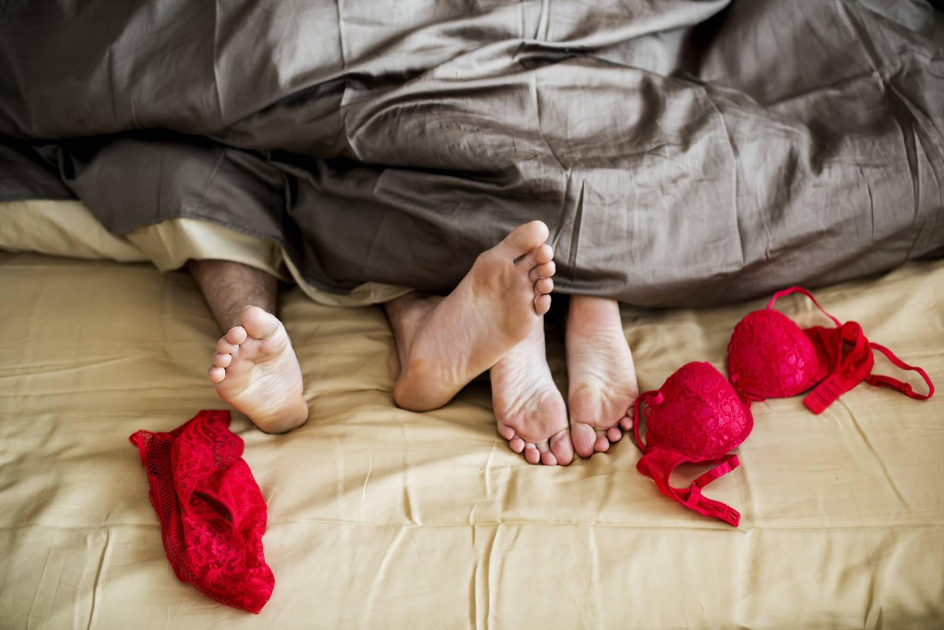 Chi tradisce più facilmente in amore? I segnali che pochi conoscono