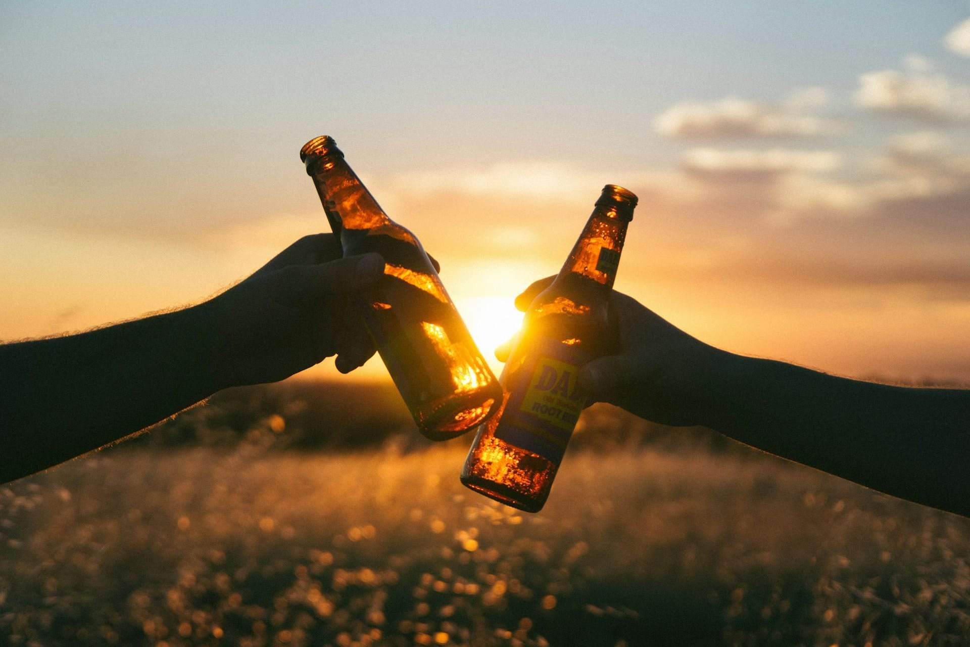 Tras las culturas cerveceras: El tabú húngaro de brindar y otras costumbres cerveceras alrededor del mundo — Ocio