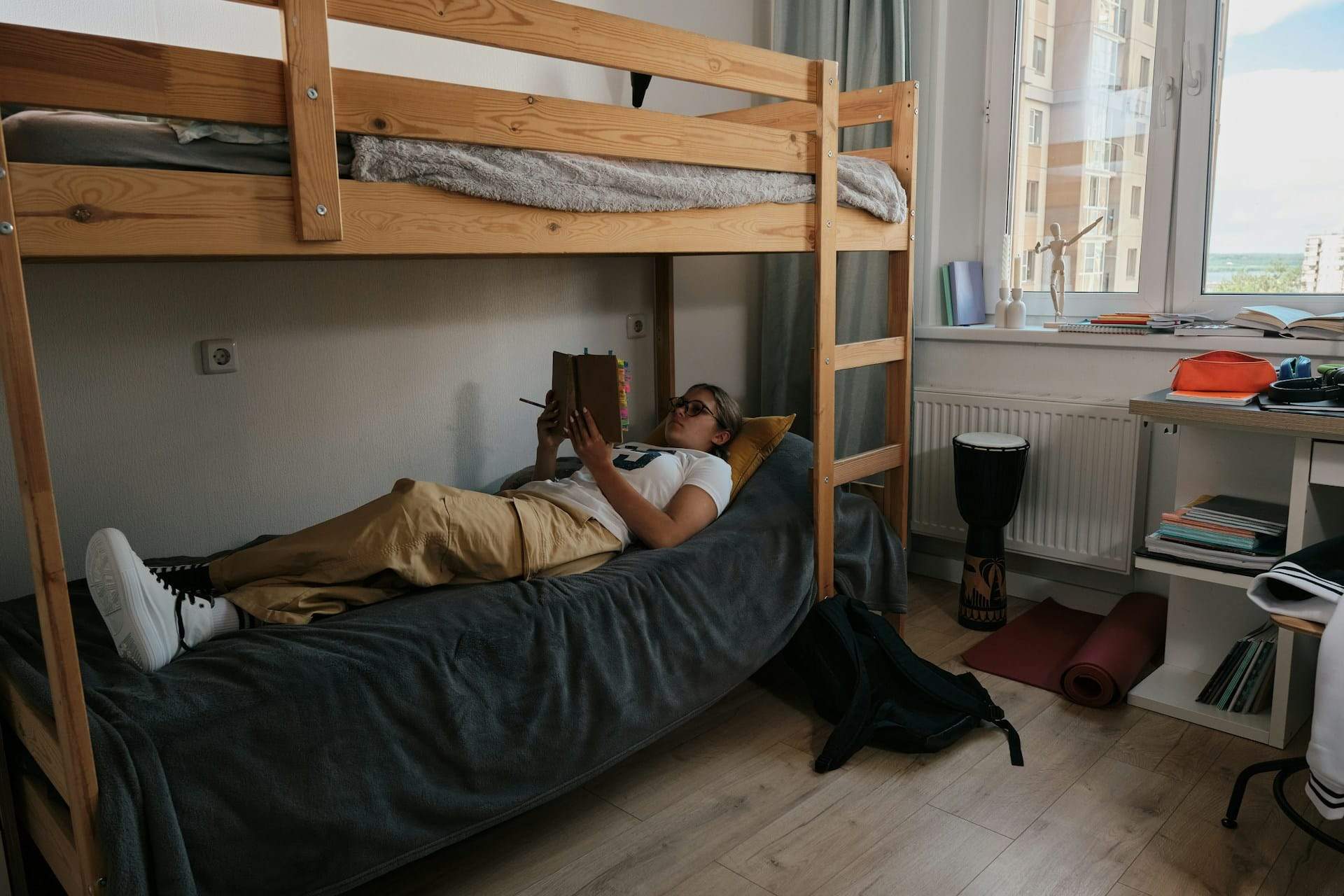 „Ein nackter Typ schnarchte in meinem Bett“ – Was war dein erstes krasses WG-Erlebnis? — Freizeit