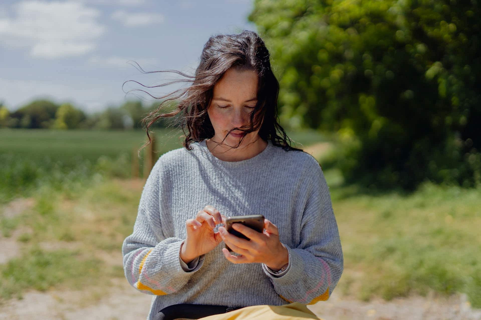 Come tieni il telefono? Anche questo rivela come funziona il tuo cervello — Tempo libero
