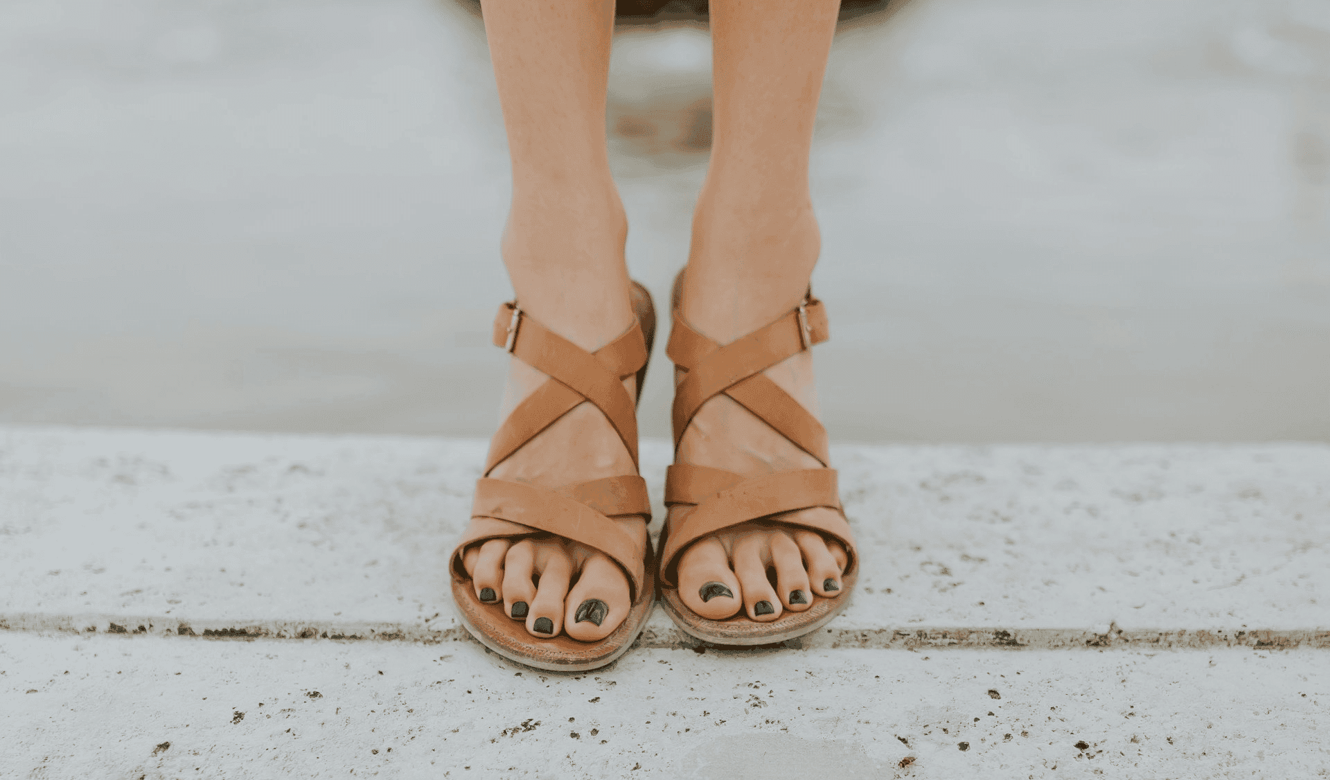 Al posto degli stivali da cowboy, arrivano i sandali country per l’estate — Moda