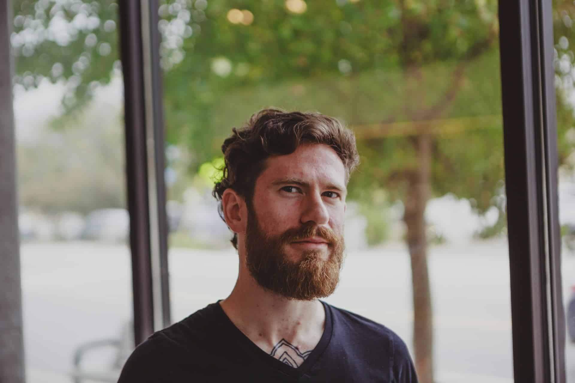 Pourquoi une barbe de quelques jours est-elle si attirante ? La science explique que ce n’est pas seulement une question d’apparence — Visage