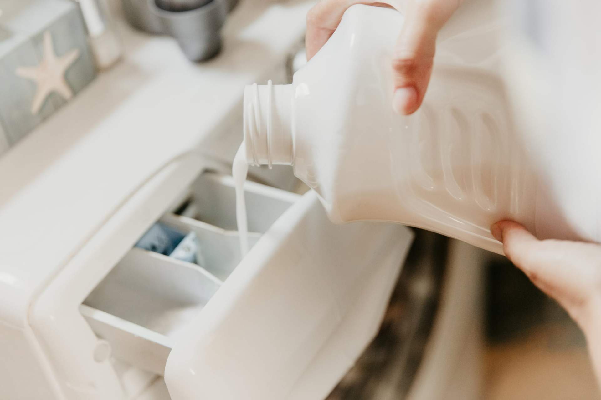 L’adoucissant peut faire plus de mal que de bien : voici ce qu’il faut utiliser à la place — Ménage