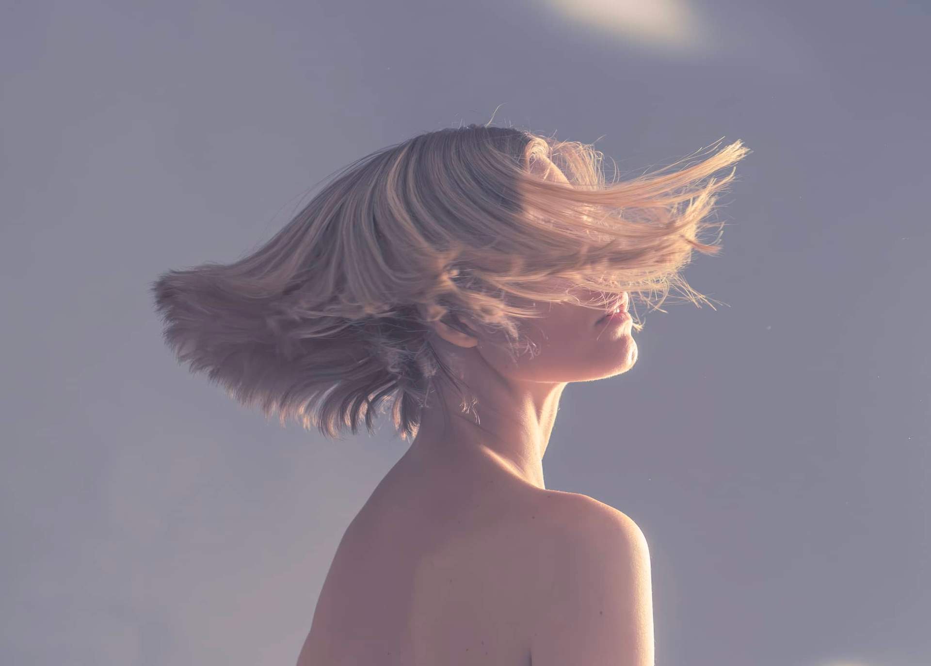 Tendances coiffure femme 2025 : Coupes courtes et mi-longues faciles à adopter — Cheveux