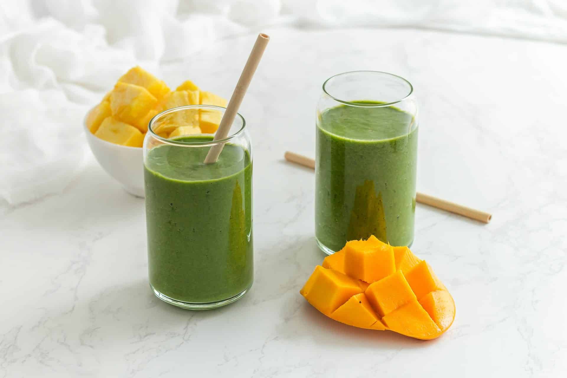 5 smoothie leggeri per l'estate: ricette facili che sgonfiano e dissetano