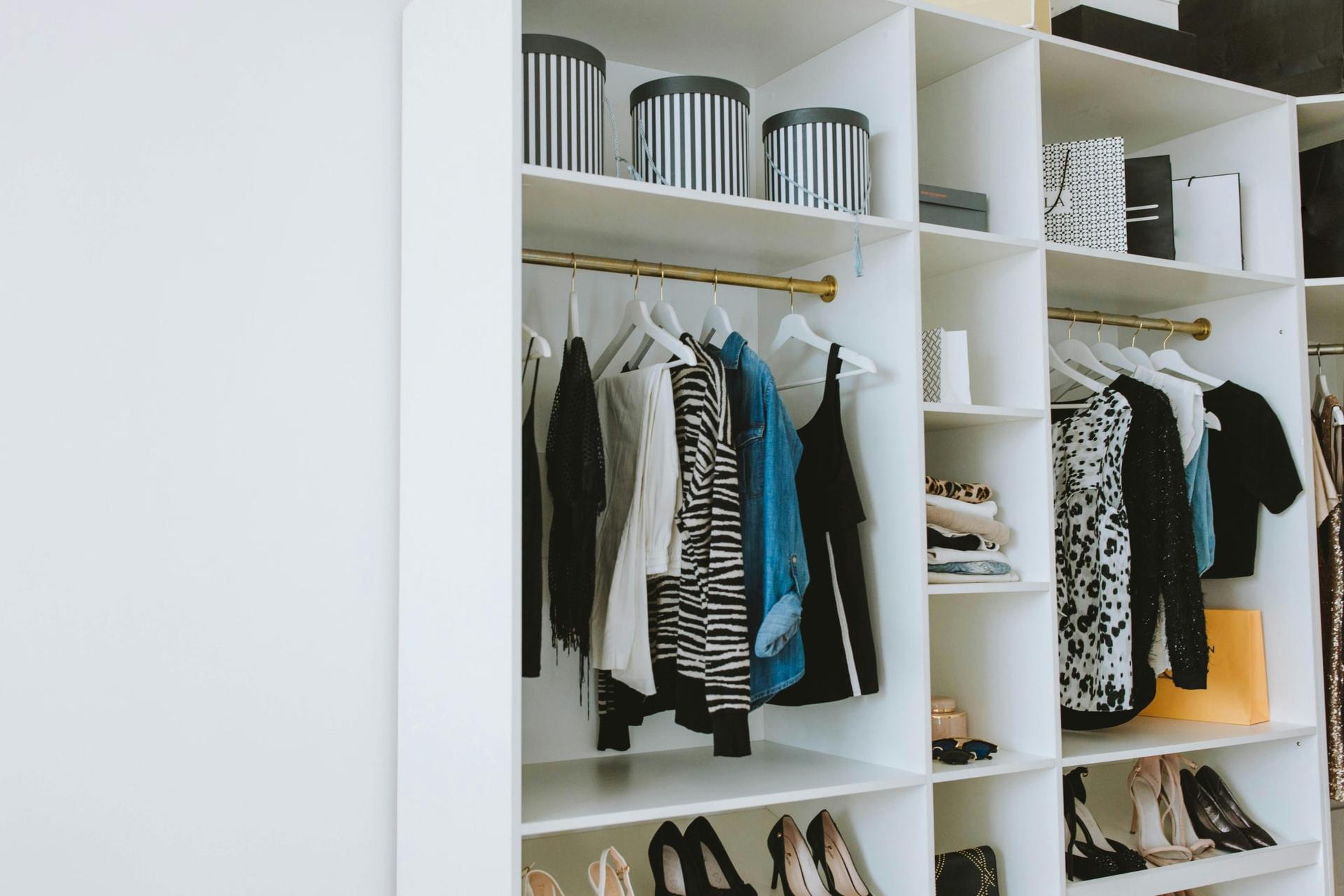 So schaffst du Ordnung zu Hause, auch wenn du kein Minimalist bist, sondern einfach viel zu tun hast — Haushalt