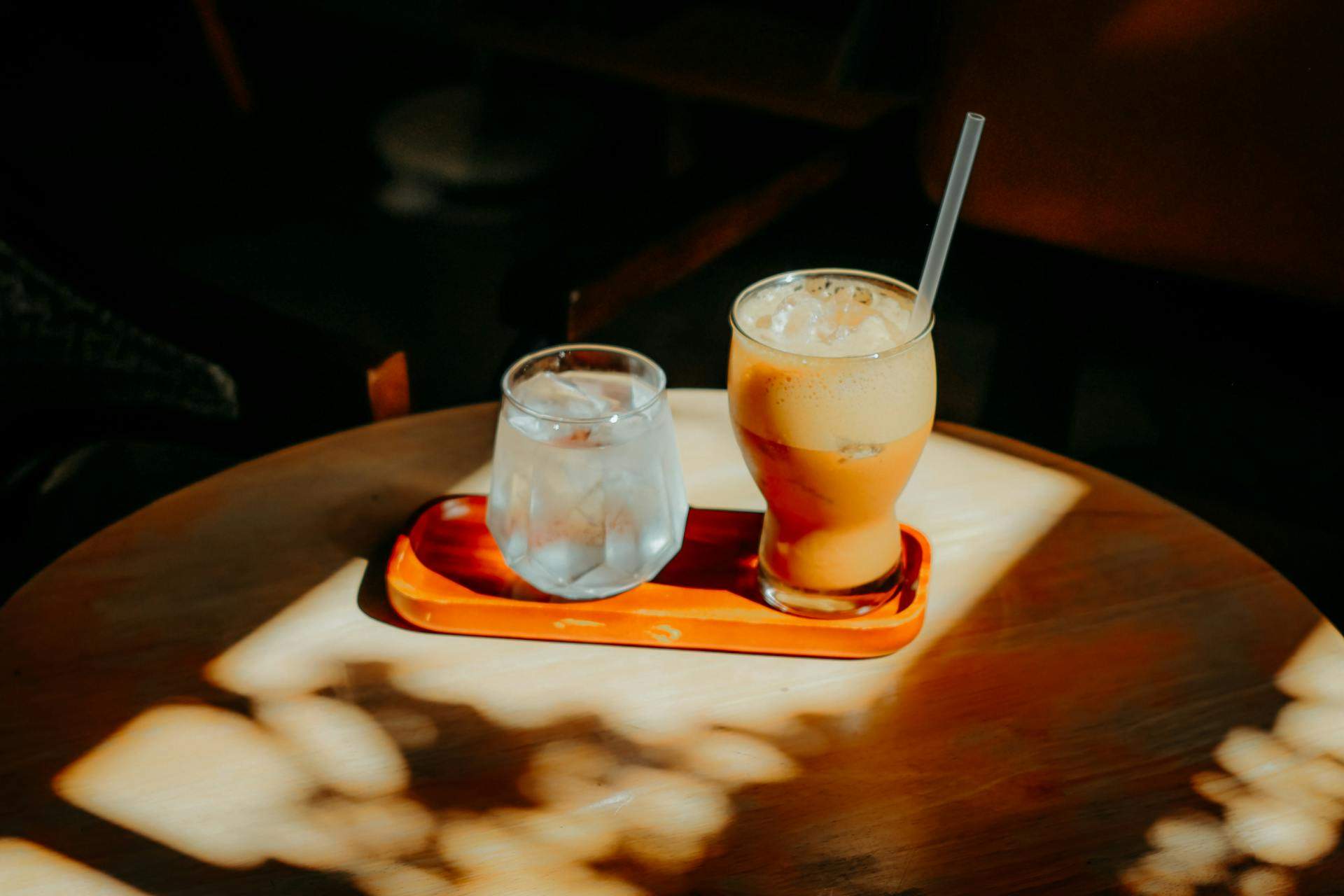 ¿Pensabas que era solo un detalle amable? Por eso se sirve agua con gas junto al café — Estilo de vida