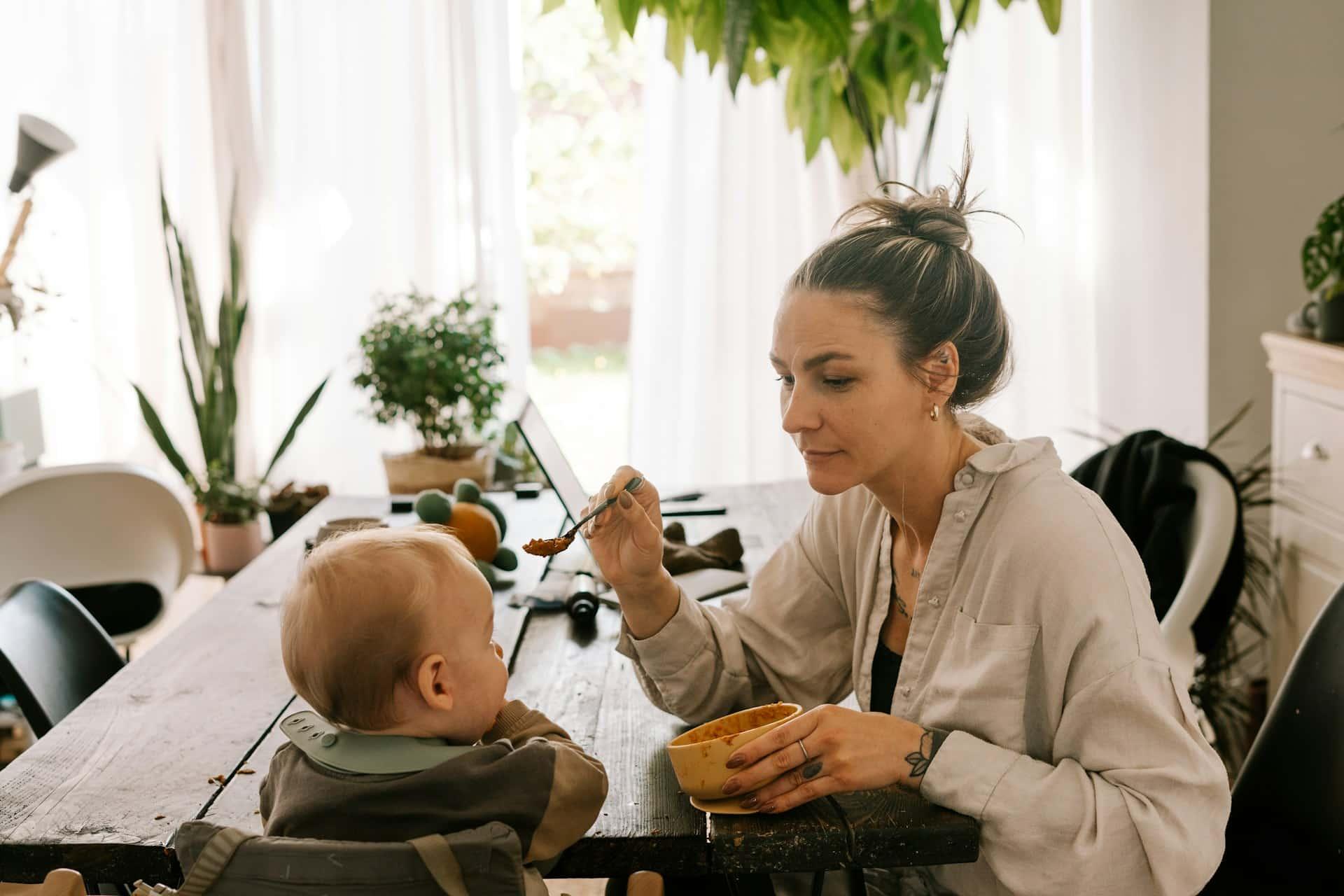 «Si llora, pregúntale de qué color es su camiseta» - Padres comparten el mejor truco para criar niños — Familia