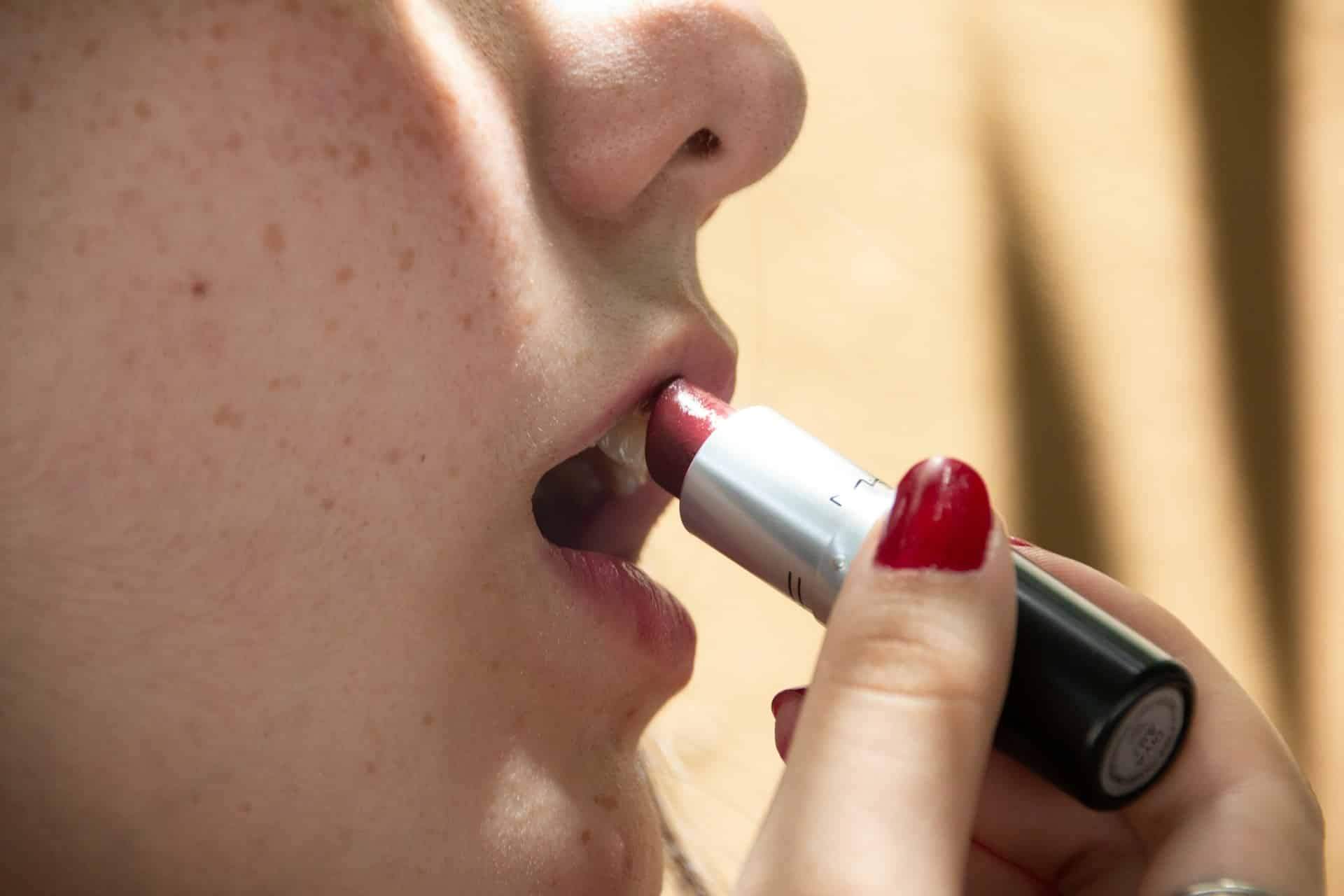 Wie du deinen Lippenstift clever nutzt: 6 magische Tricks — Gesicht