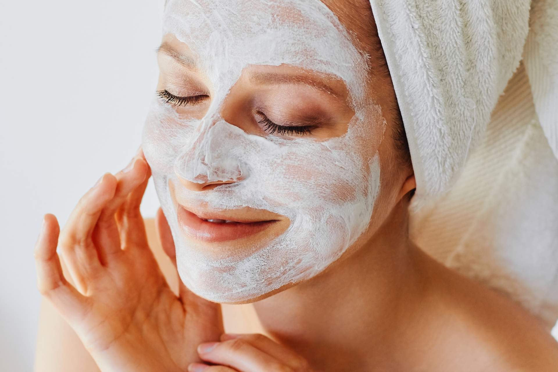 3 natürliche Gesichtsmasken für fettige Haut, die du im Sommer ausprobieren musst — Gesicht