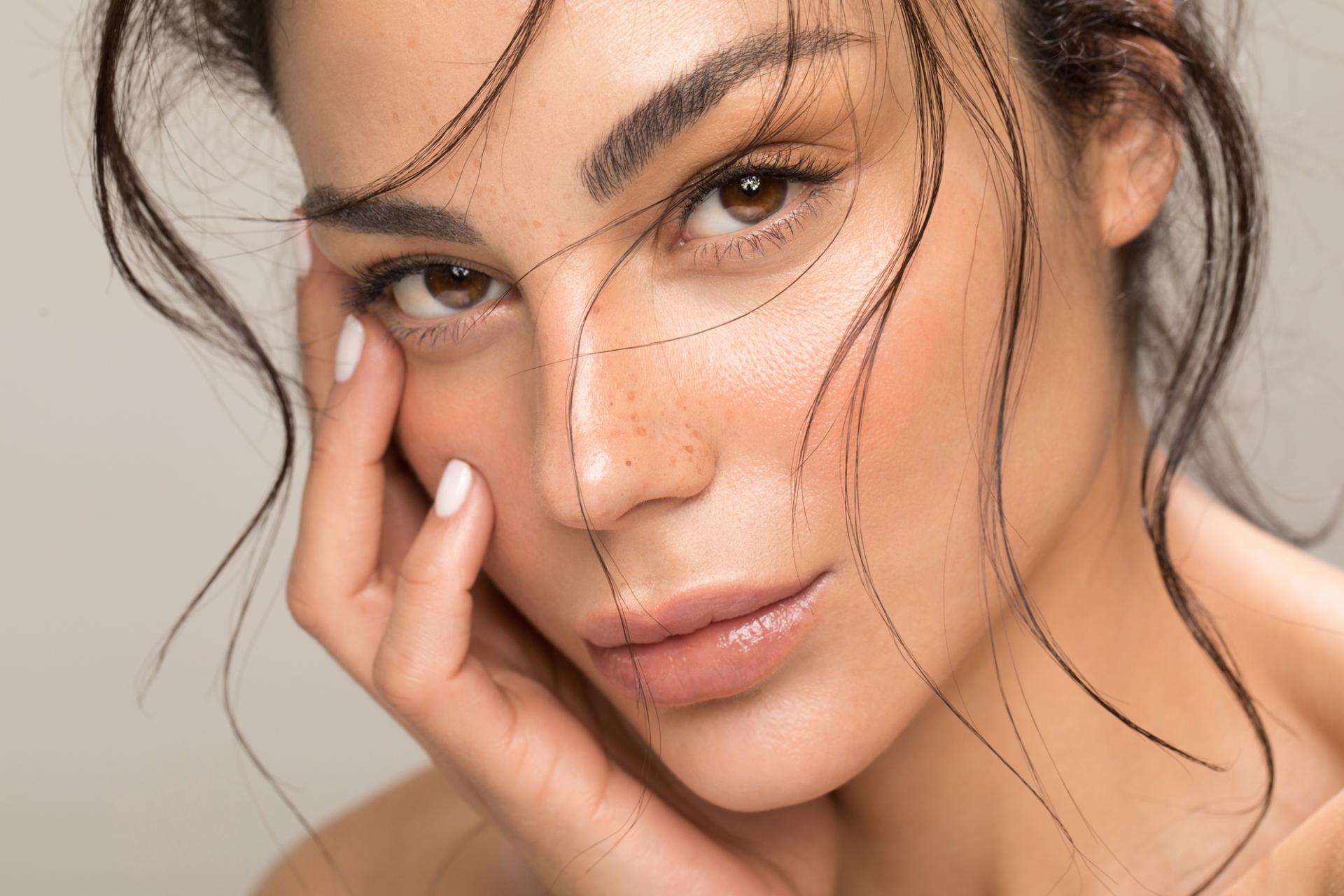 Kennst du den transparenten Eyeliner? Dein Augen-Make-up wird einfach strahlen! — Gesicht