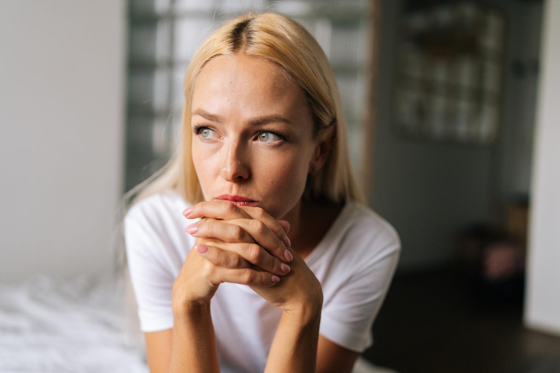 3 kleine Anzeichen, die laut Psychologen das Ende deiner Beziehung ankündigen können — Geist & Seele