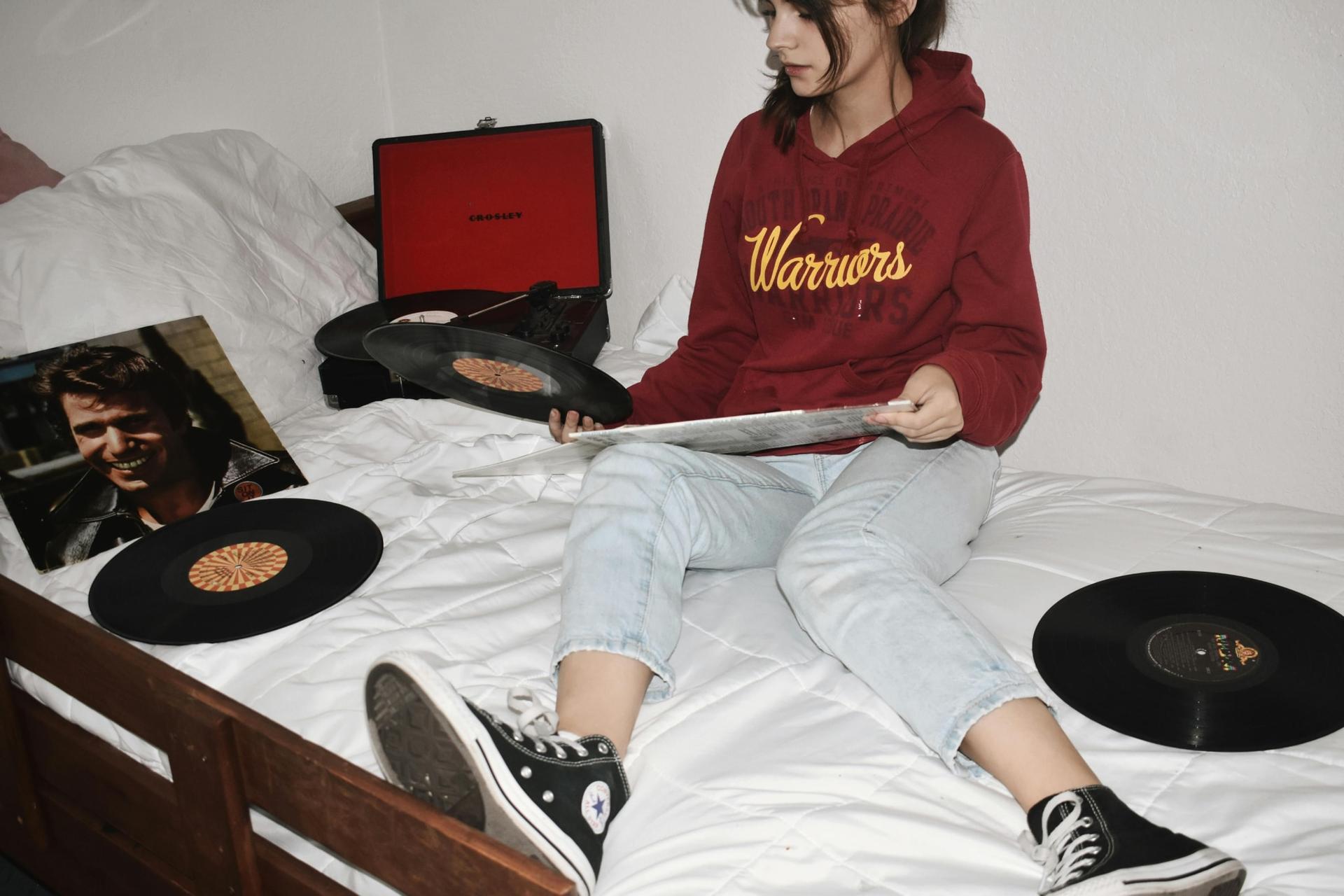 ¡Descubre las canciones top de tu adolescencia y cómo siguen impactándote hoy! — Estilo de vida
