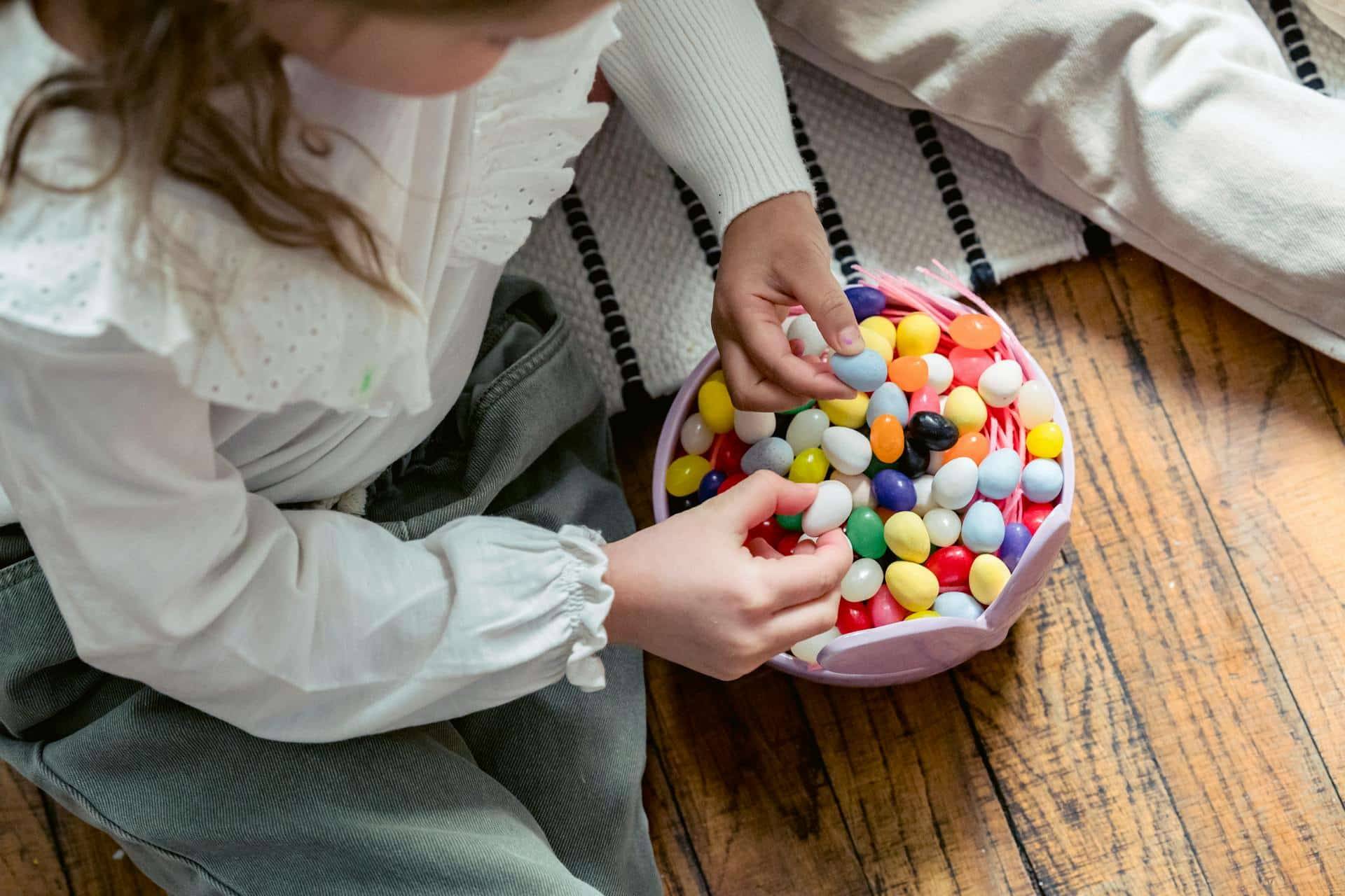 Le comportement de votre enfant change d'un coup ? Un aliment emballé sur cinq pourrait en être la cause