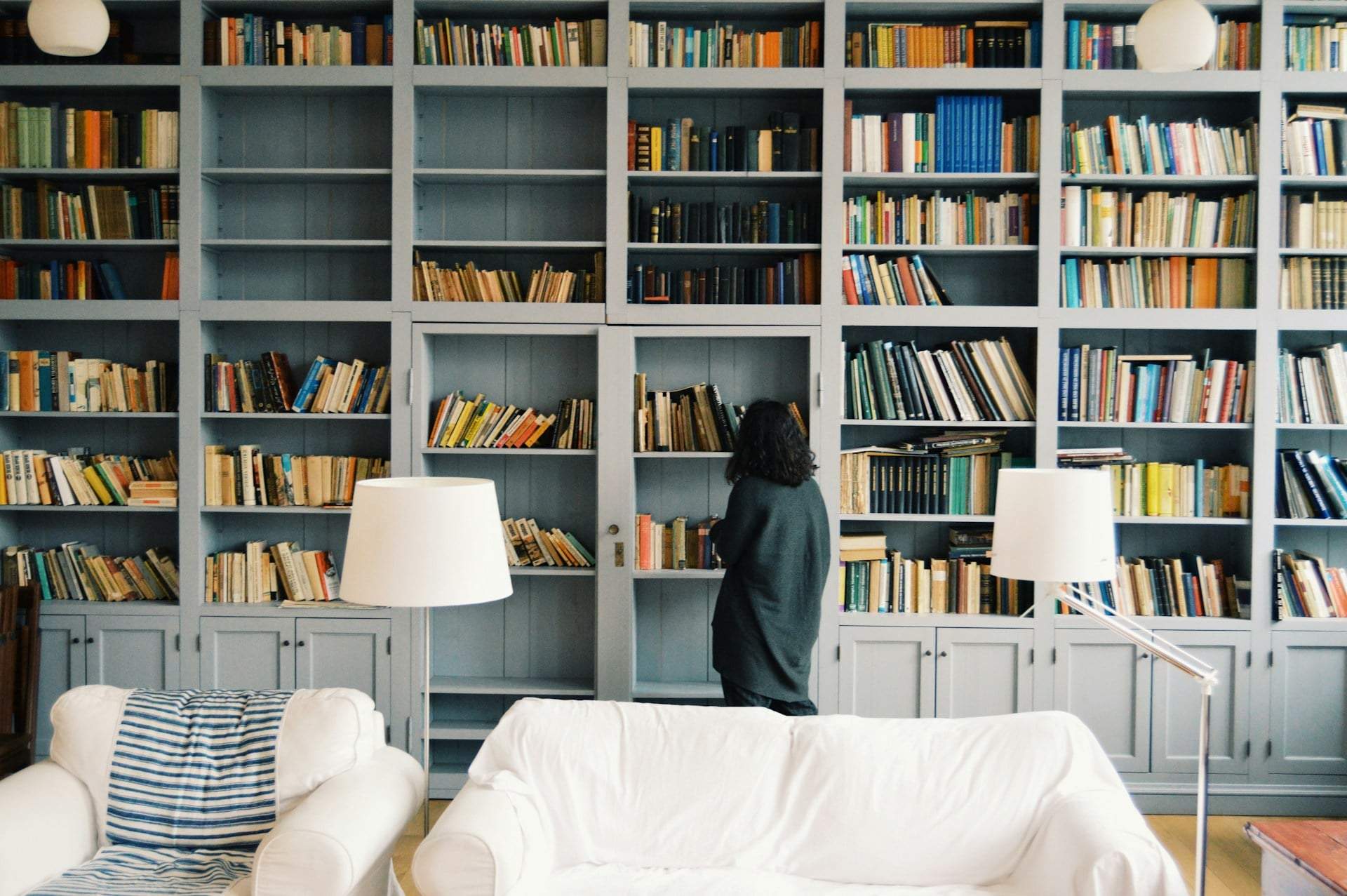 So wird dein Bücherregal Magazin-tauglich: 7 geniale Ideen für ein aufgeräumtes Zuhause — Deko