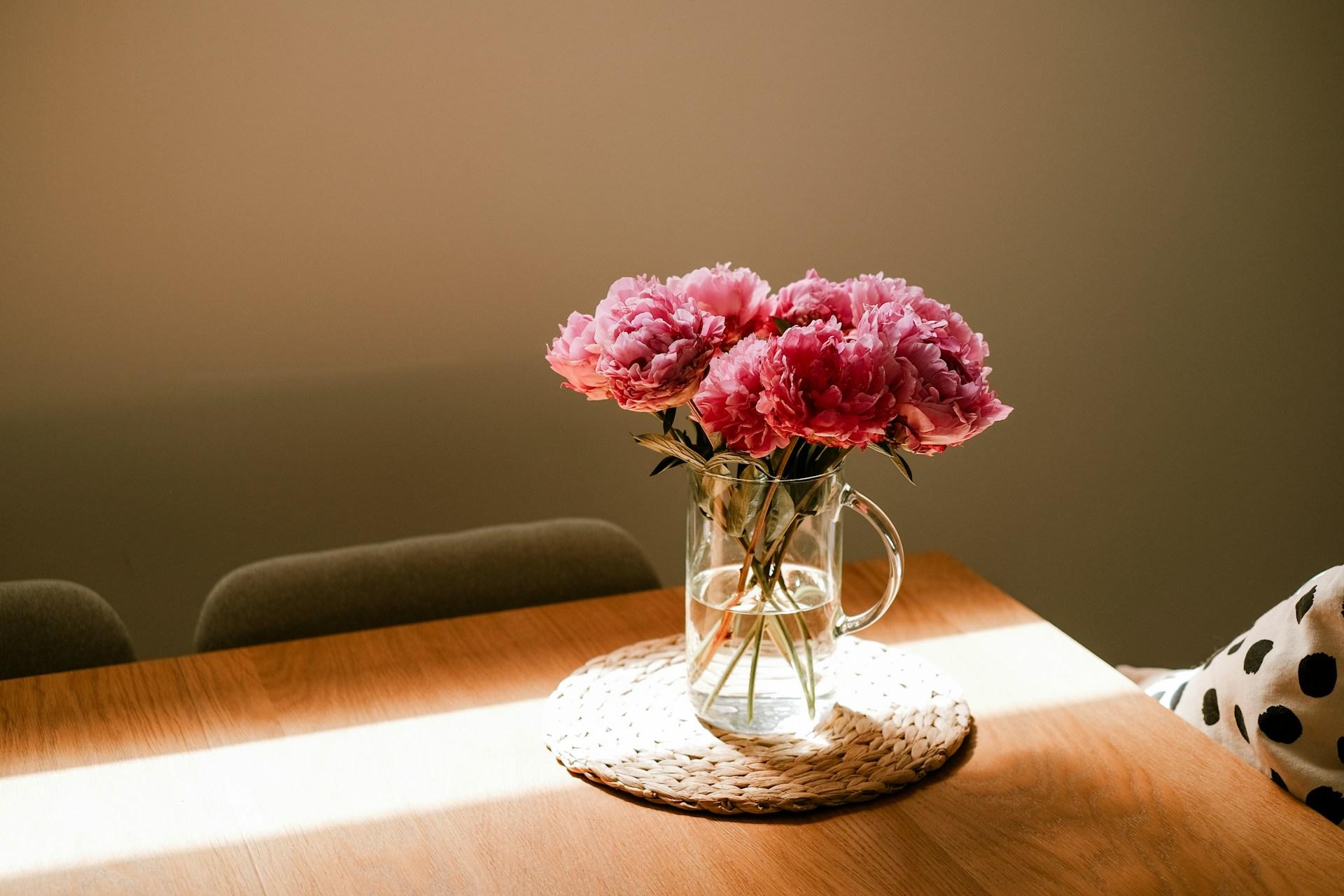 3+1 Tips to Keep Your Cut Flowers Fresh Longer — Household