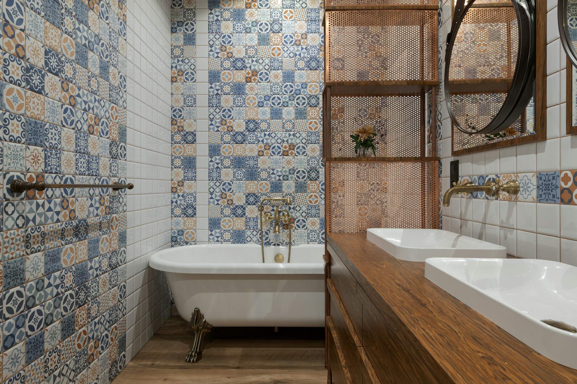 Piastrelle decorate in bagno: 7 ispirazioni da sogno — Arredo
