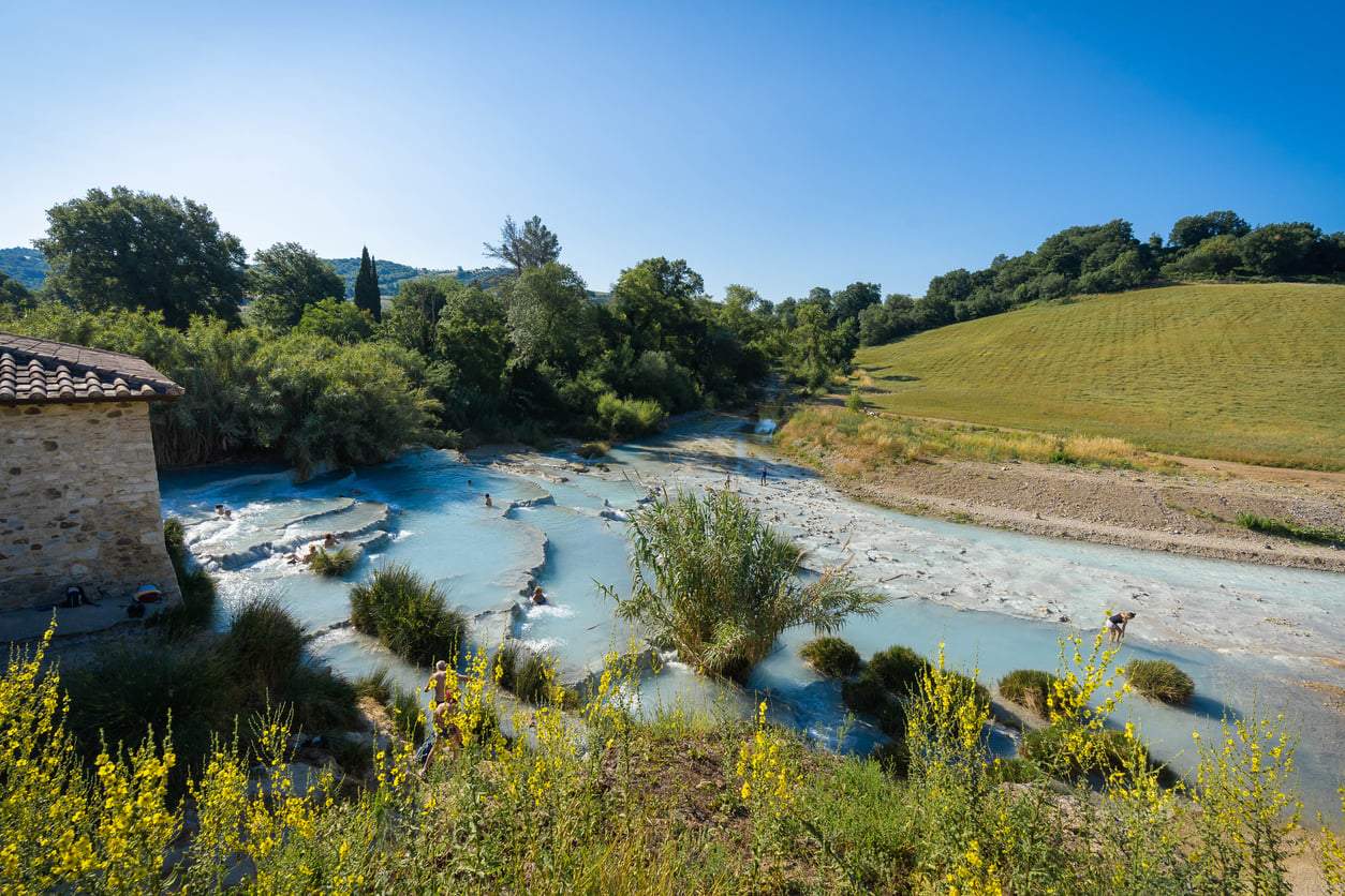5 incroyables stations thermales italiennes - paysages de conte de fées et eaux aux bienfaits merveilleux — Santé