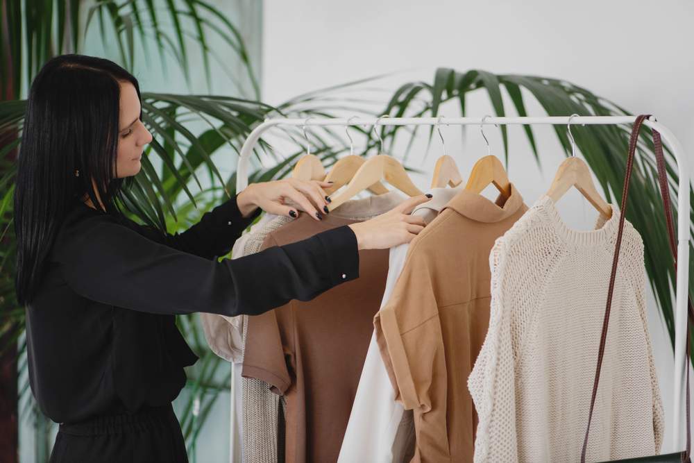 Fühlst du dich in deinem Stil langweilig? Entdecke die 7-Punkte-Kleiderregel — Mode