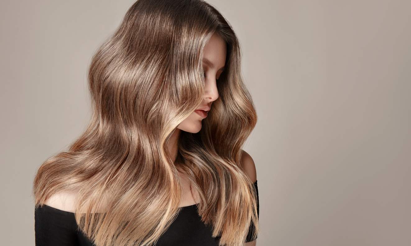 Die 70er feiern ihr Comeback bei den Herbstfrisuren. Krasse Haarfarben und Schnitte — Haare