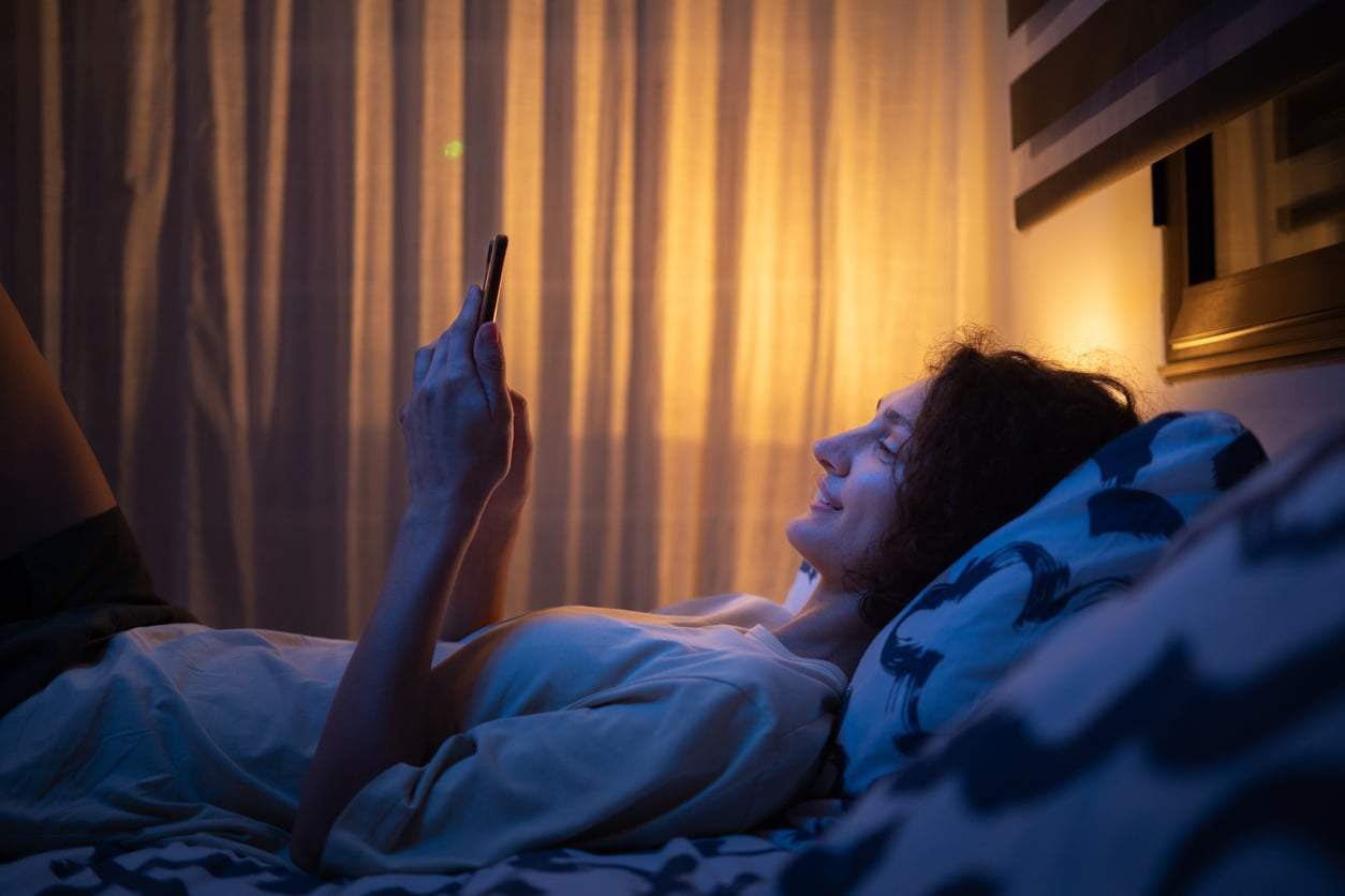 Nouvelle étude : poser son téléphone le soir améliore votre flore intestinale — Santé