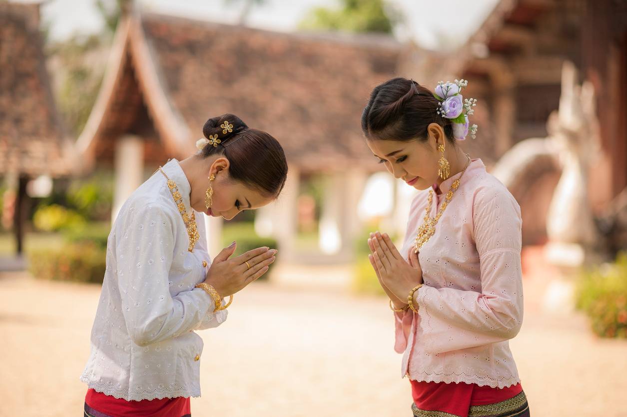 In These Countries, a Handshake Means Something Completely Different Than at Home