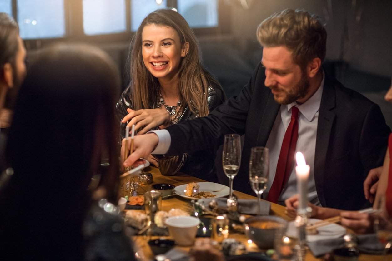 5 signes révélateurs qu’un ami de la famille est amoureux de vous — Relation