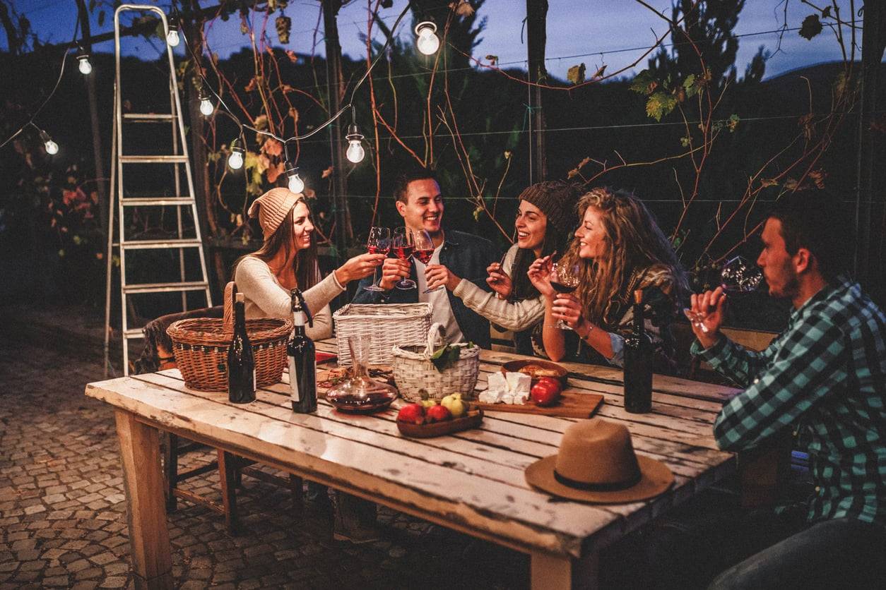 « En tant que parent de jeunes enfants, je n’ai pas le temps de me faire des amis. » Voici comment renouer avec vos proches