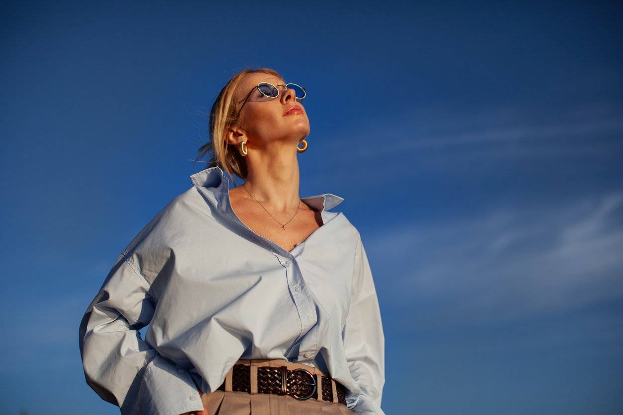 Die neue Ära des Oversize-Hemds – so wird es dein Herbstliebling