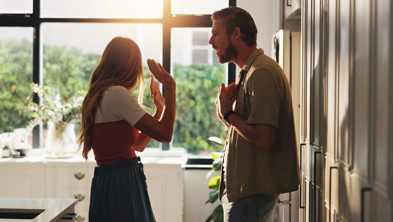 Voici les signes que votre partenaire est passif-agressif. Que faire ? — Relation