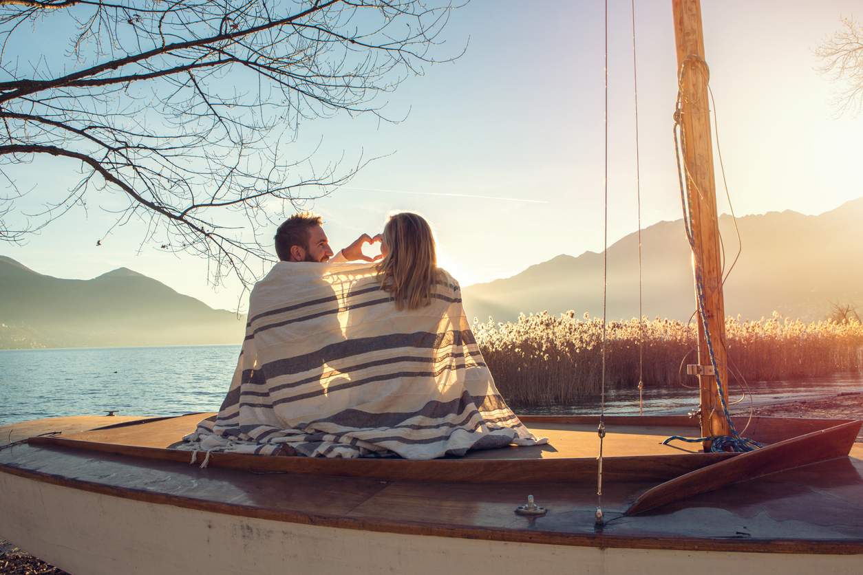Horoscope amoureux de novembre : quels signes s’attirent ? — Mode de vie