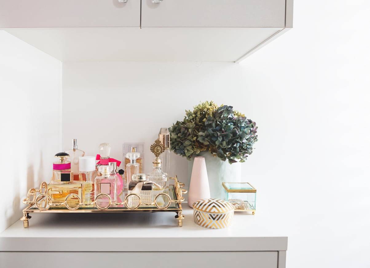 Pourquoi il ne faut pas garder son parfum dans la salle de bain – et où le ranger à la place !