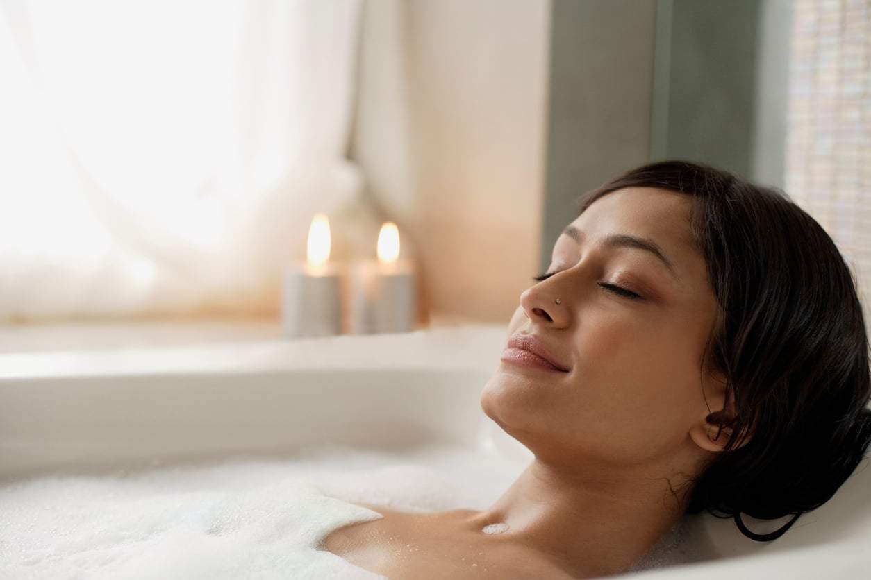 Allora, cosa rilassa di più: un bagno caldo o una doccia fredda? — Salute